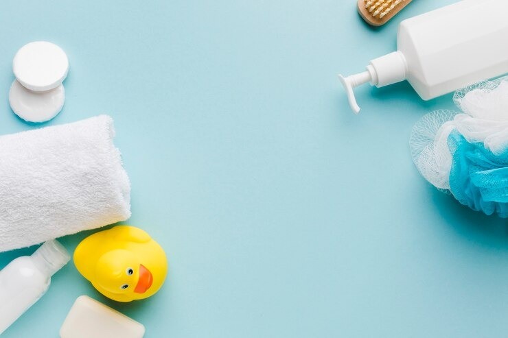 mata bayi terkena air, manfaat air bagi bayi, cara memandikan bayi, bayi dan air, bayi belajar berenang, stimulasi sensorik bayi, cara membuat bayi nyaman saat mandi, tips memandikan bayi, bayi takut air, manfaat bermain air bagi bayi.